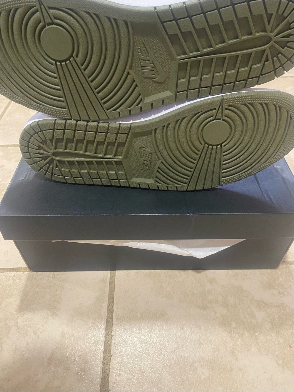 Nike Air Jordan 1 Mid - Olive Green/Black/White - Picture 3 of 5